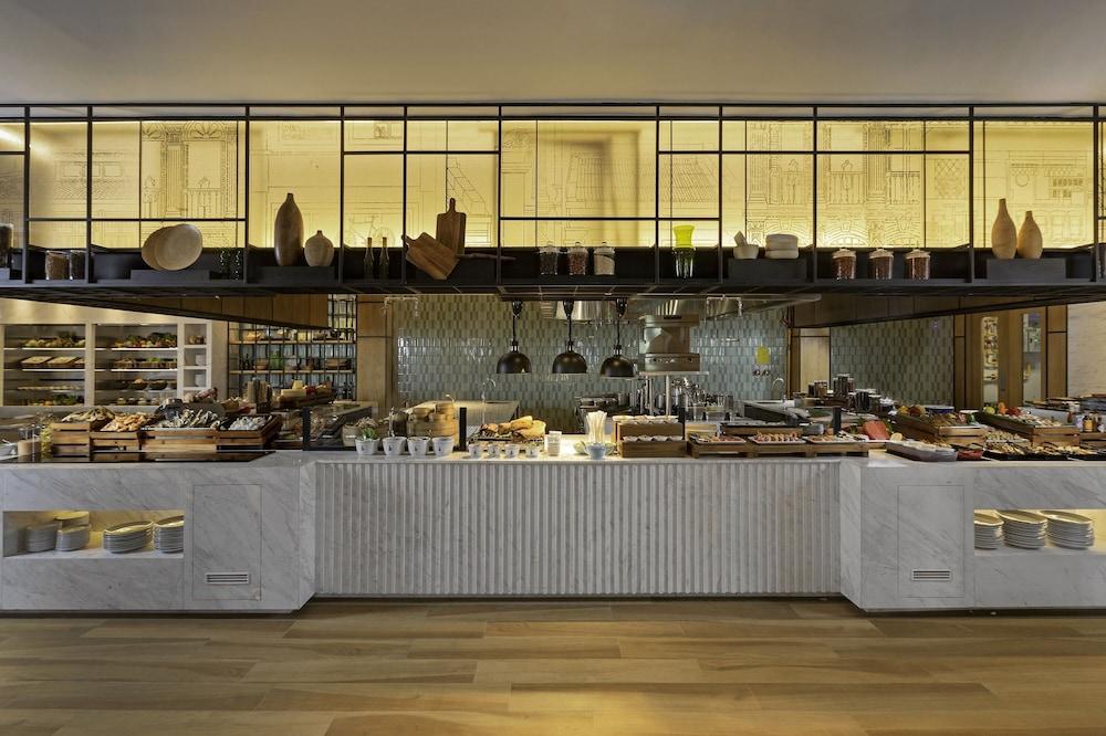 Courtyard By Marriott Town Отель 4*