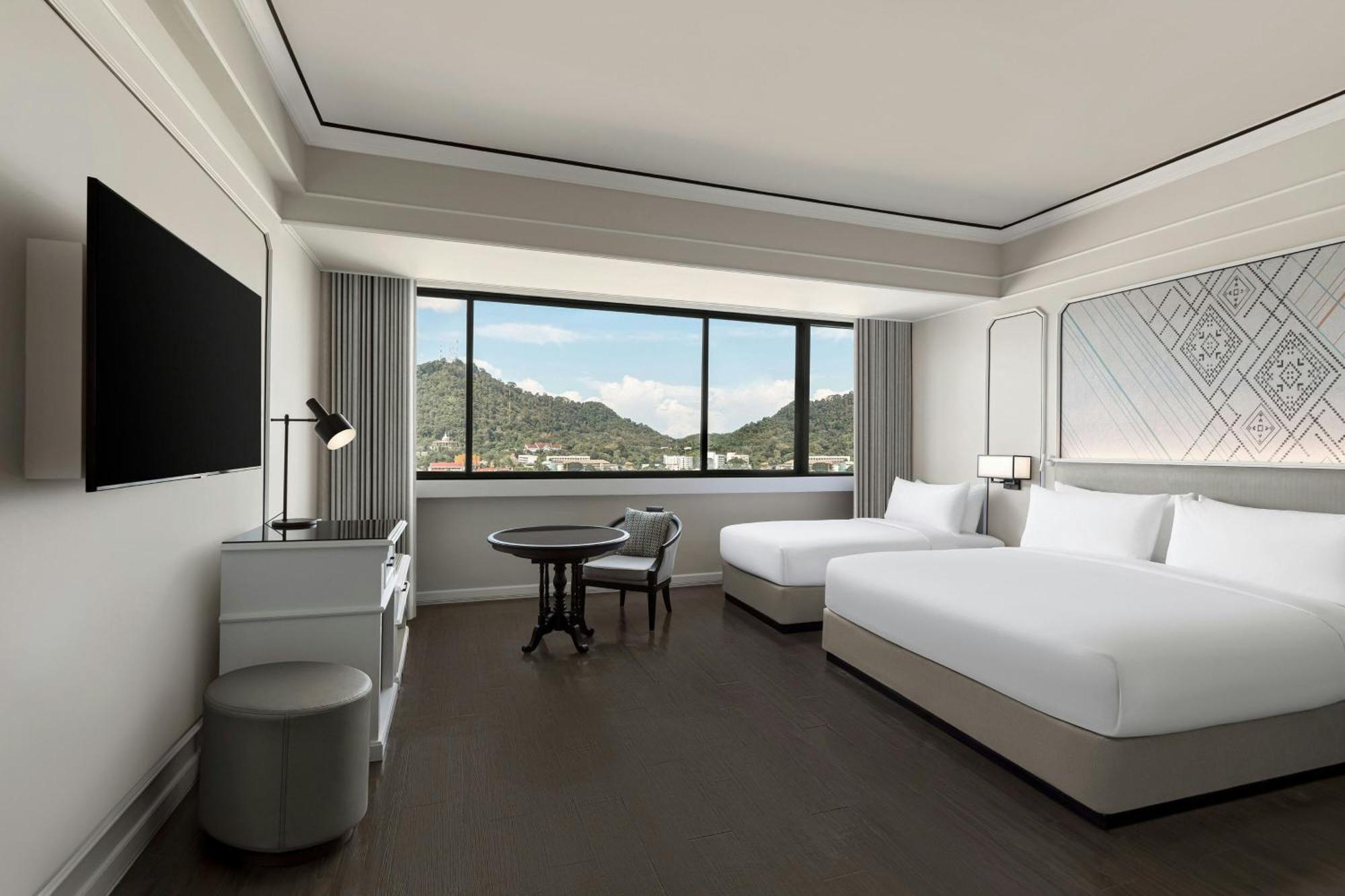Courtyard By Marriott Town Отель Пхукет