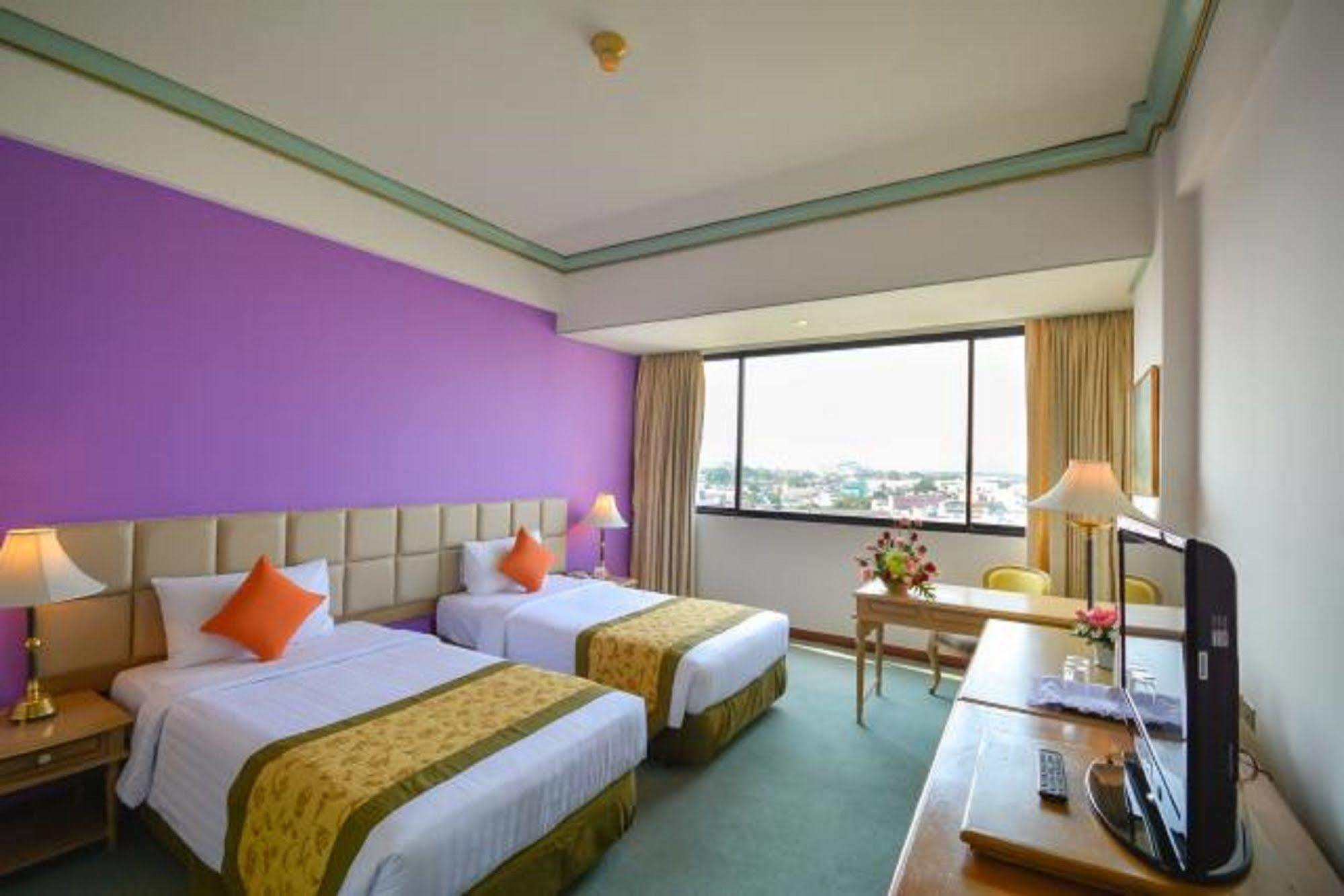 Courtyard By Marriott Town 4* Пхукет
