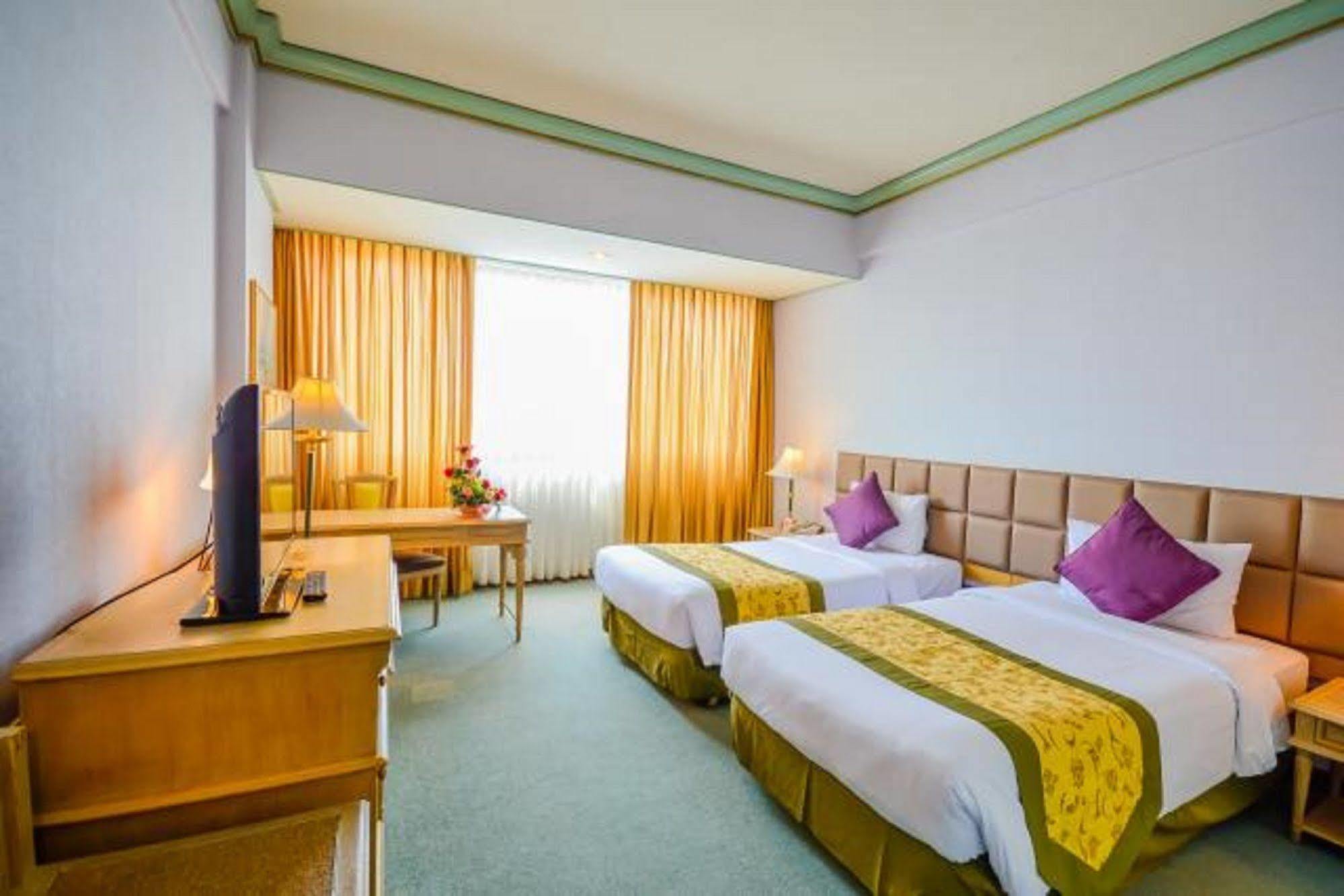 Отель Courtyard By Marriott Town 4*