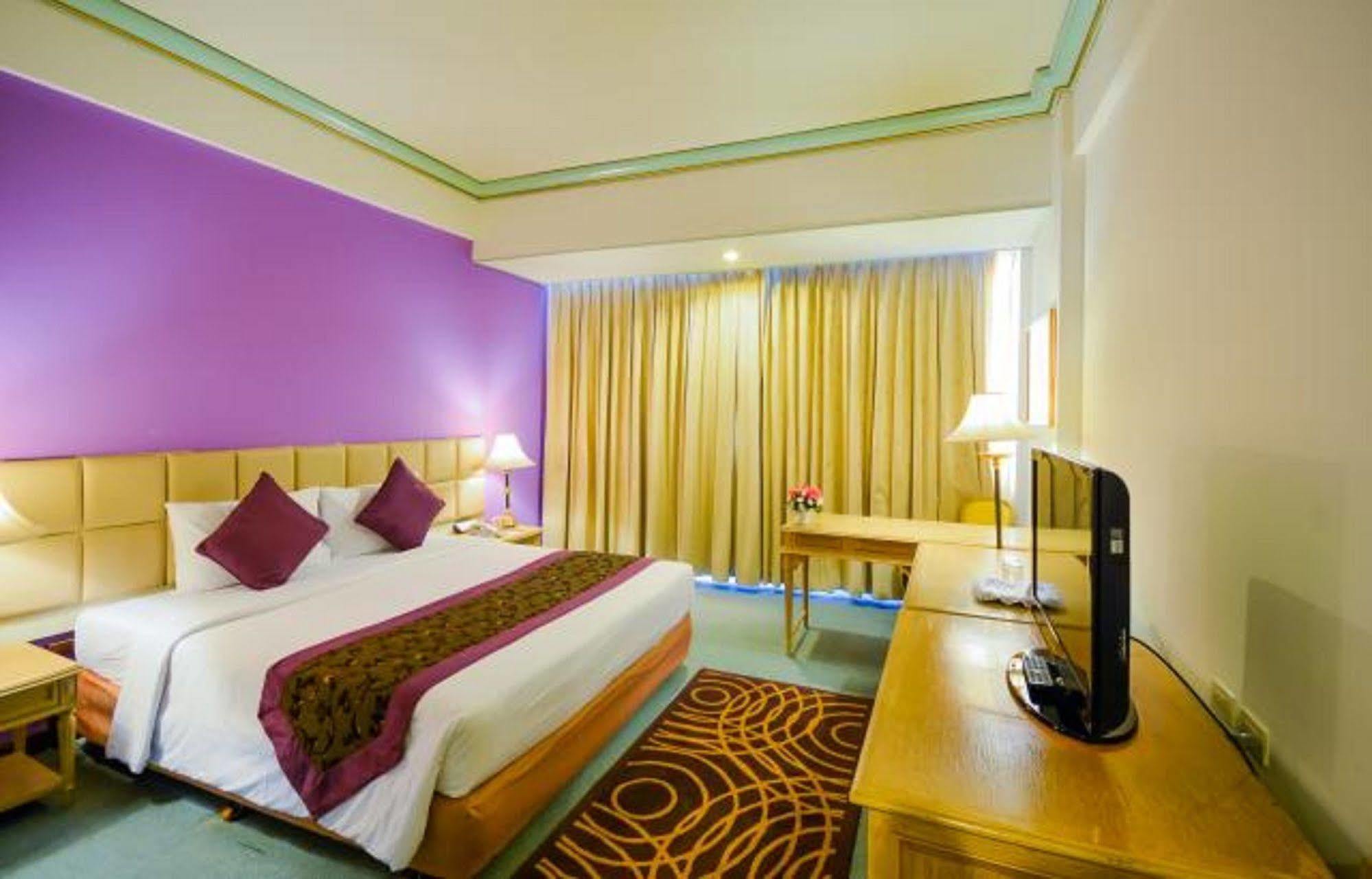 Отель Courtyard By Marriott Town Пхукет