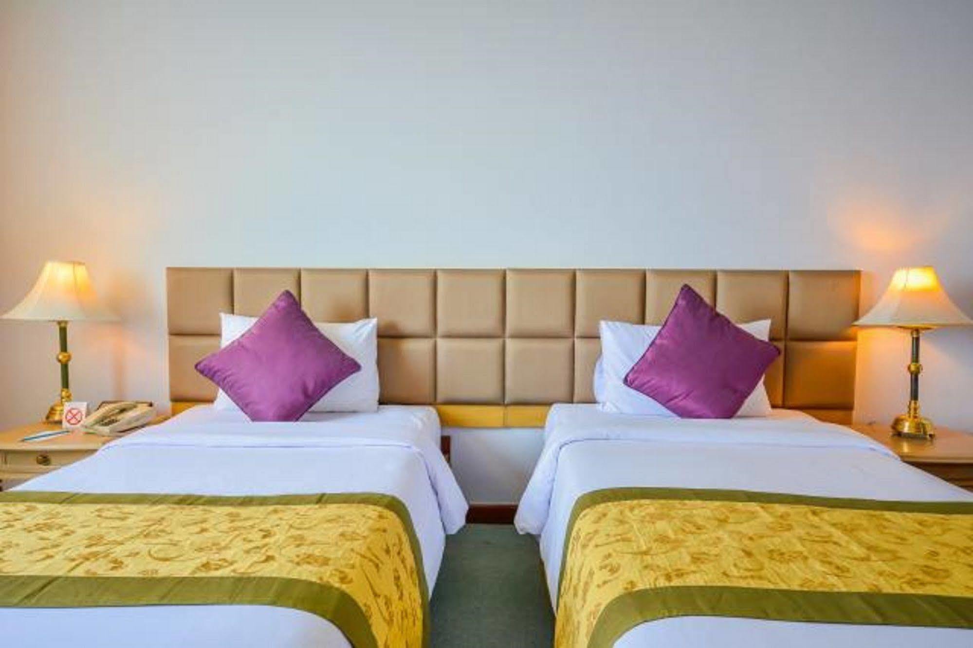 Courtyard By Marriott Town Отель 4*