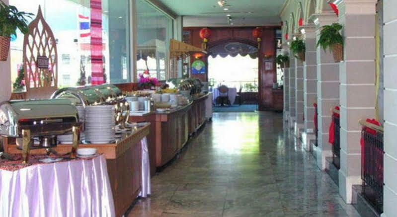 Отель Courtyard By Marriott Town